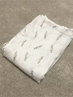White Muslin Baby Swaddle Blanket with Green Leaf Print